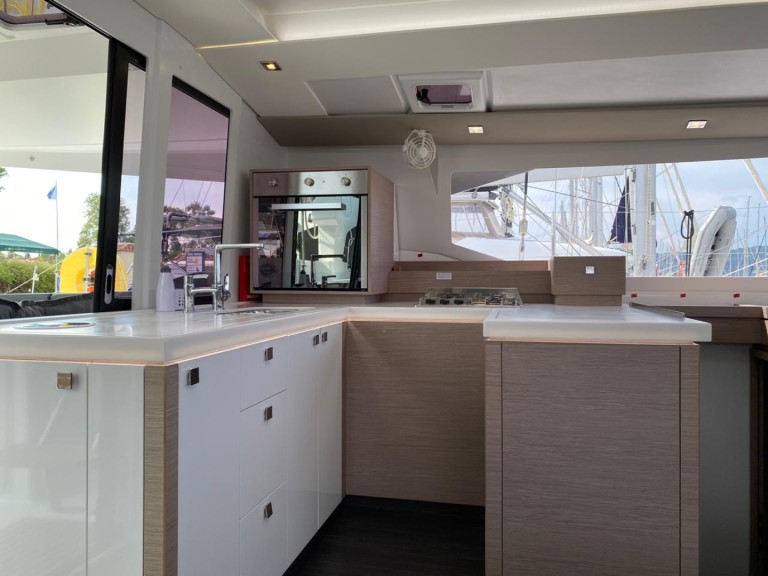 Boat rental Fountaine Pajot Astrea 42 in Níkiti on Samboat
