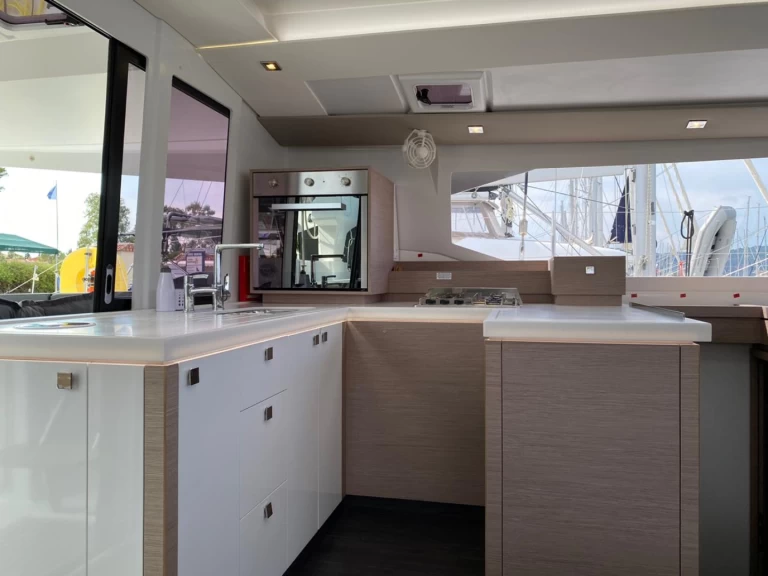 Boat rental Fountaine Pajot Astrea 42 in Níkiti on Samboat