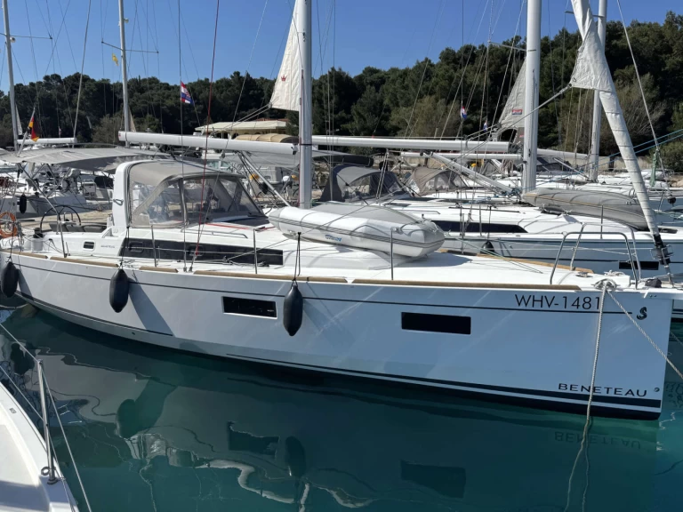 Sailboat rental in Rogoznica - Bénéteau Oceanis 38.1