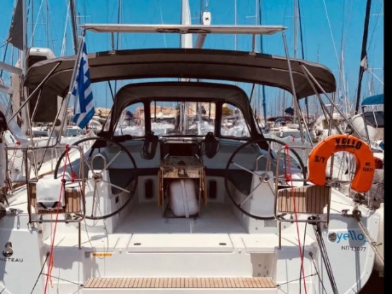 Sailboat for rent Lefkáda at the best price