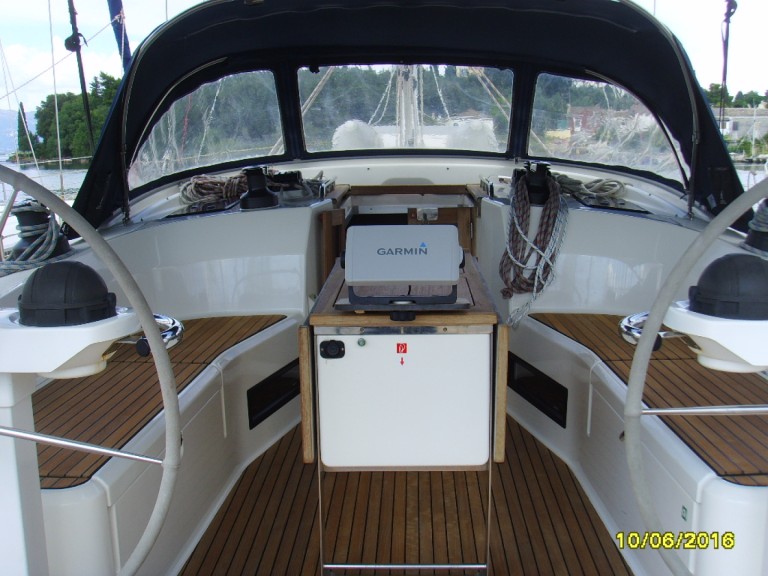 Sailboat for rent Lefkáda at the best price