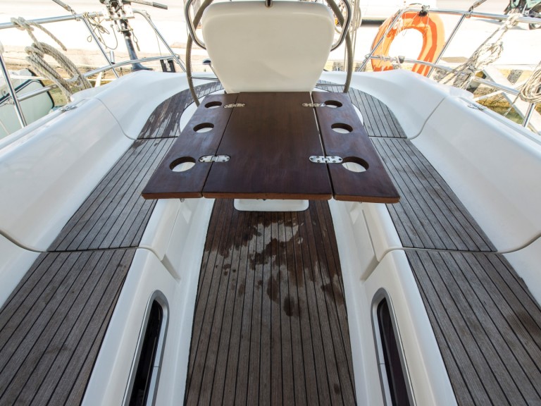 Sailboat rental in Nikiána - Bavaria Bavaria 36 Cruiser