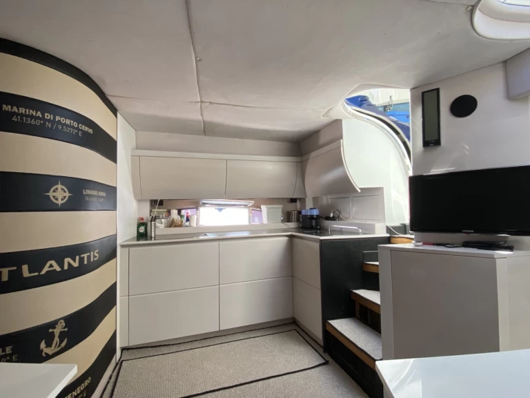 Bareboat Rental Motorboat Azimut with a boat licence