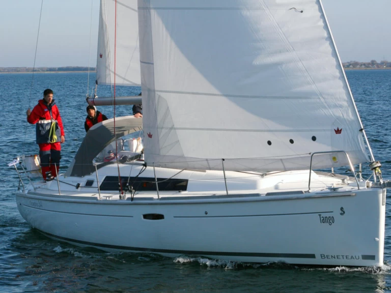 Bénéteau Oceanis 34.2 charter bareboat or captained in  Heiligenhafen