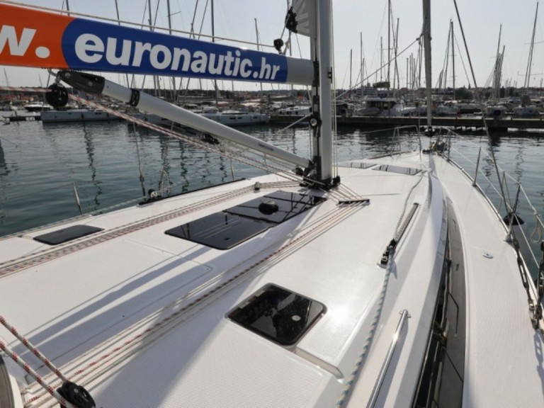 Sailboat rental in Biograd na Moru - Bavaria Cruiser 46