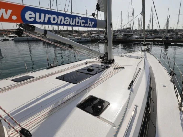 Sailboat rental in Biograd na Moru - Bavaria Cruiser 46