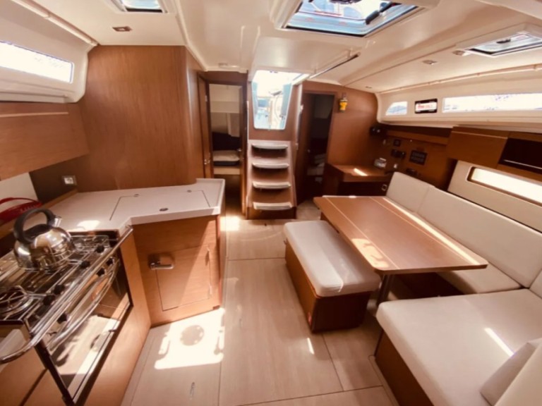 Sailboat rental in Lefkáda - Bénéteau Oceanis 40.1