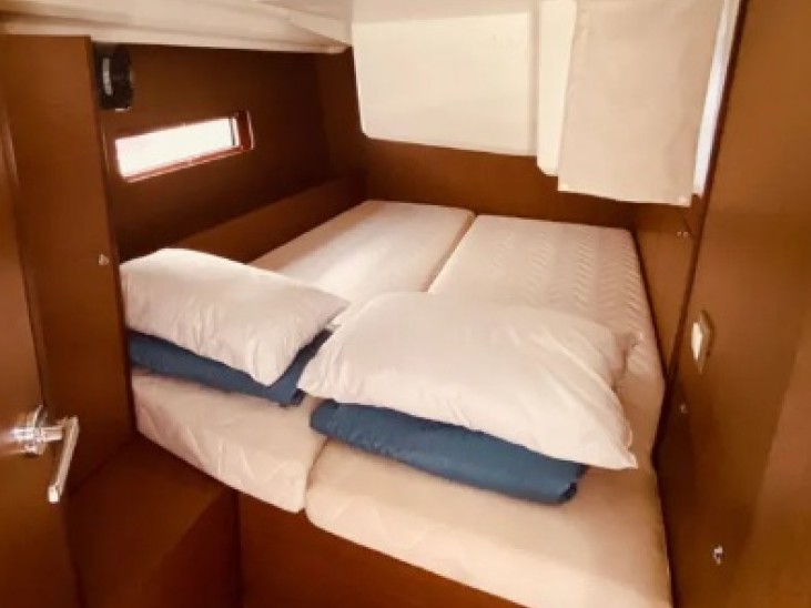 Sailboat rental with or without captain Bénéteau Lefkáda