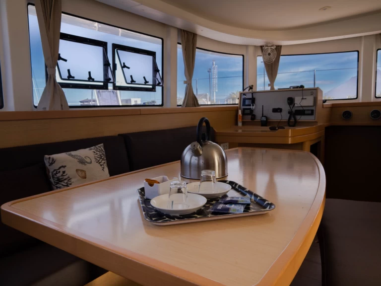 Lagoon Lagoon 42 in Castellammare del Golfo on SamBoat