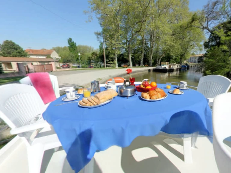 Yacht charter Castelnaudary cheap Royal Classique