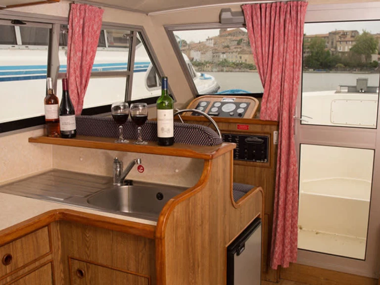 Boat rental  Cirrus B in Vinkeveen on Samboat