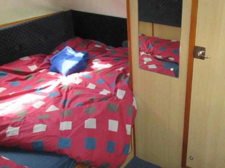 Rent a Le Boat Curlew WHS Spean Bridge