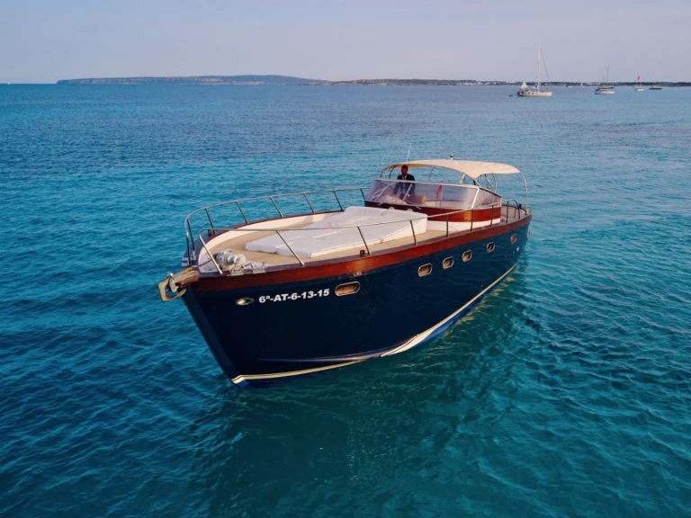 Motorboat rental with or without captain Cantieri Navali Patrone Port des Torrent