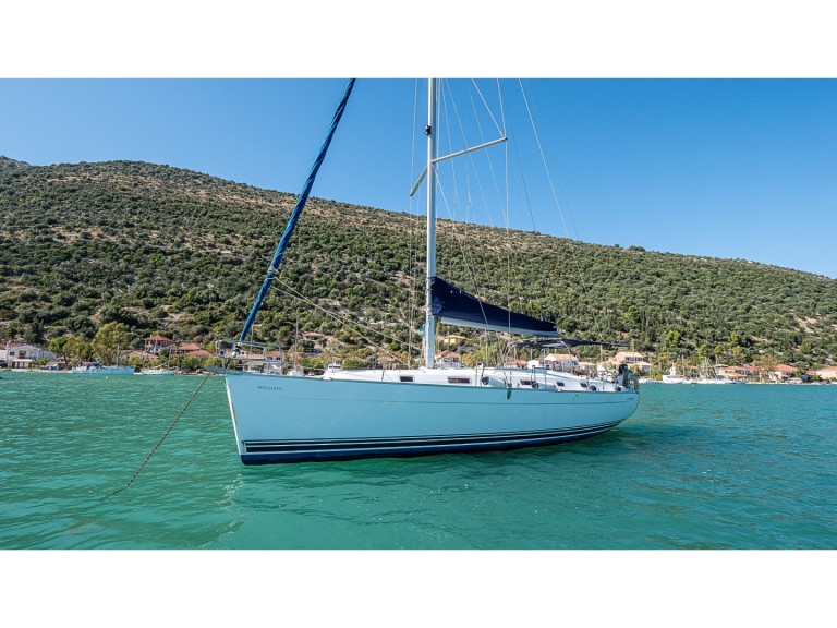 Sailboat rental with or without captain Bénéteau Vlycho