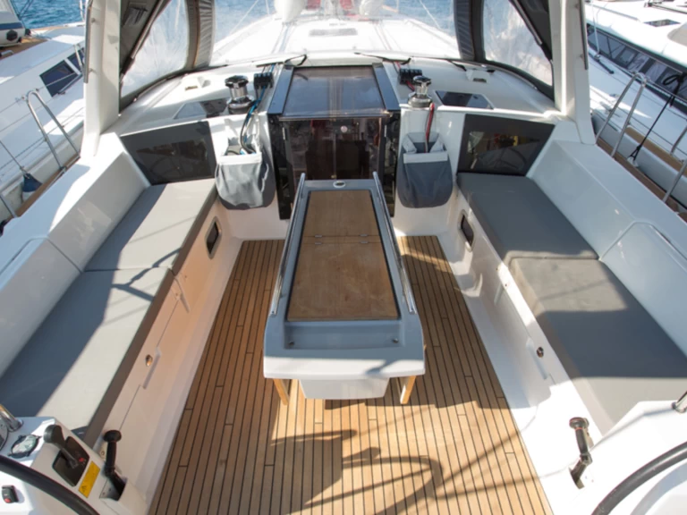 Rent a Bénéteau Oceanis 45 Lefkáda