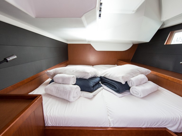 Sailboat rental in Lefkáda - Bénéteau Oceanis 45