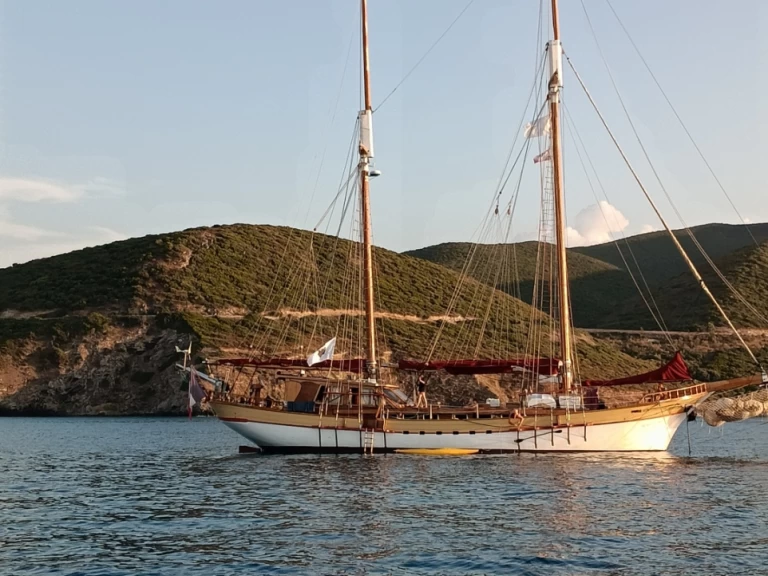 Sailboat rental with or without captain Caique Ajaccio