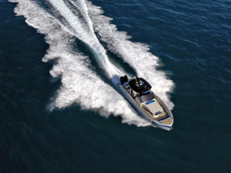 Rent a italyure 38 sport Capri