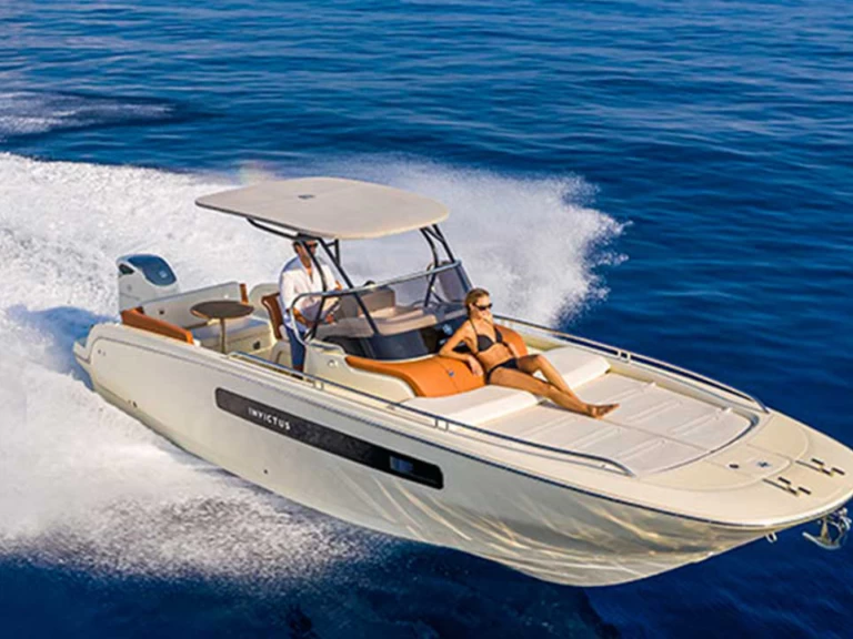 Invictus  Invictus 270 FX in Marina de Palamós on SamBoat