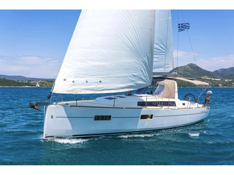 Rent a Bénéteau Oceanis 38 Lefkáda