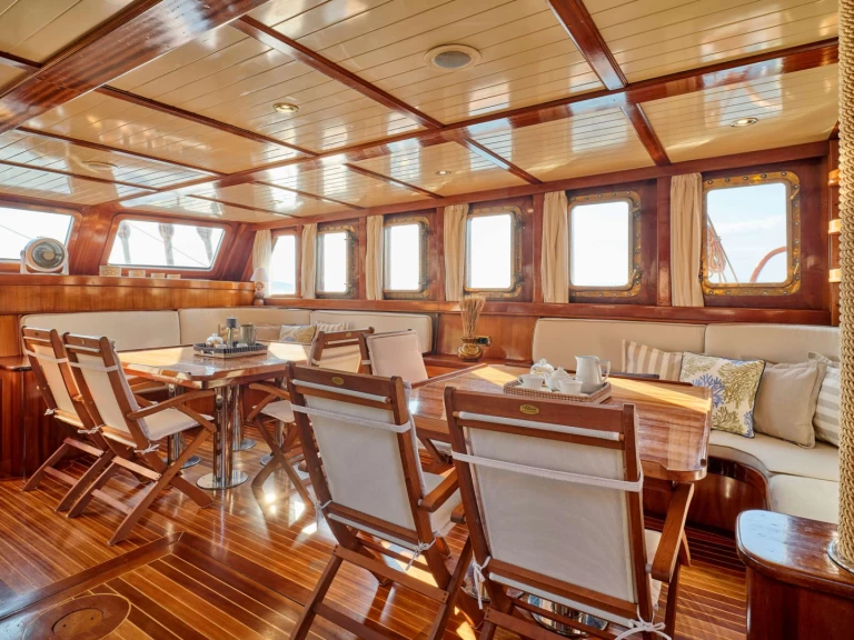 Luxury Yacht rental with or without captain Ege Yat Termoli