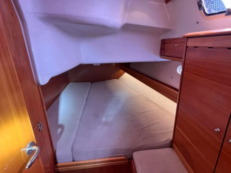 Yacht charter Punaauia cheap Bavaria 39 Cruiser