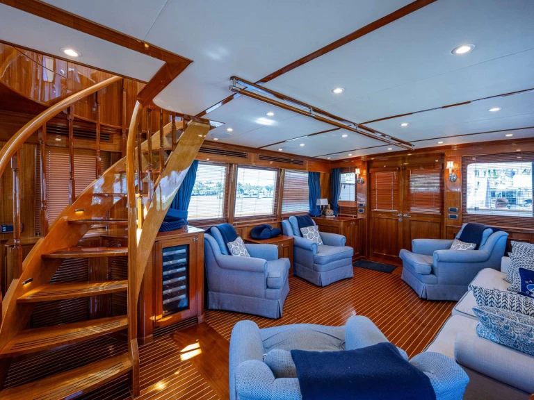 Luxury Yacht rental with or without captain Hunt Bahamas