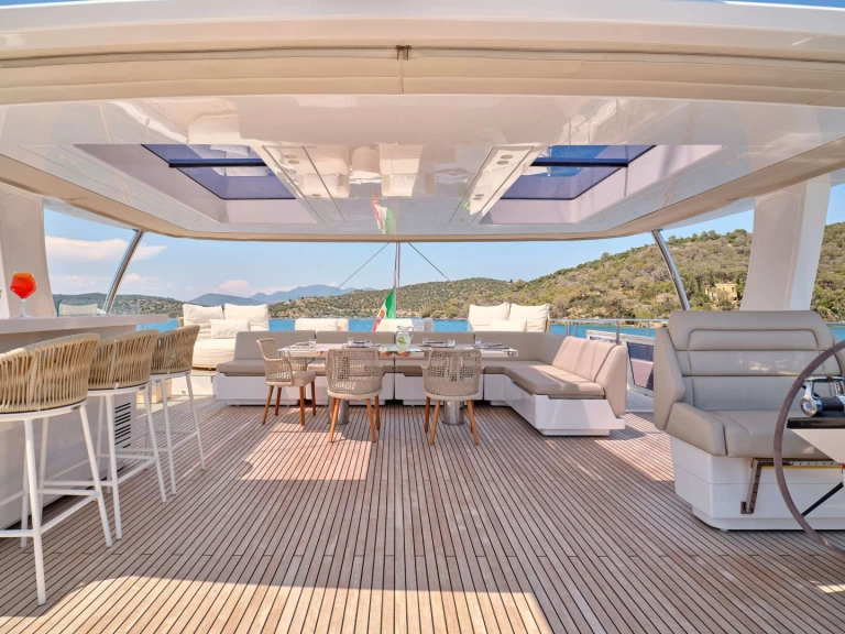 Luxury Yacht rental with or without captain Sunreef Termoli