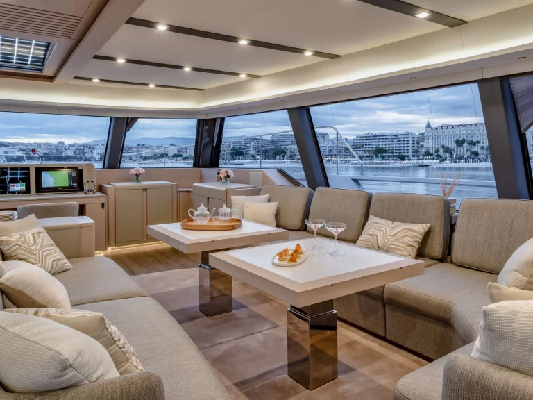 Luxury Yacht for rent Néa Péramos at the best price