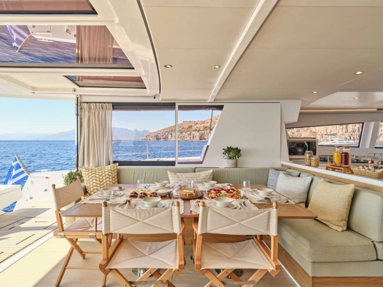 Luxury Yacht for rent Néa Péramos at the best price