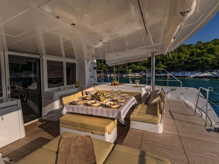Luxury Yacht rental in Néa Péramos - Lagoon FLO