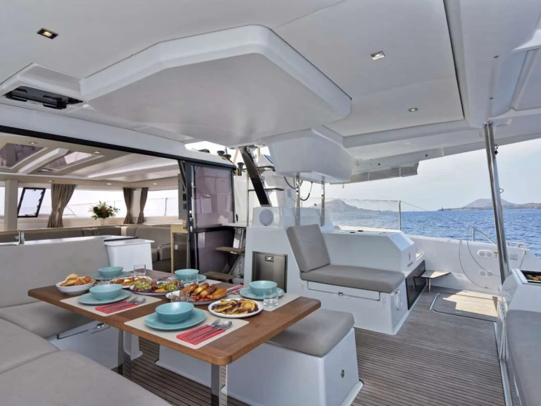Bareboat Rental Luxury Yacht Fountaine Pajot with a boat licence