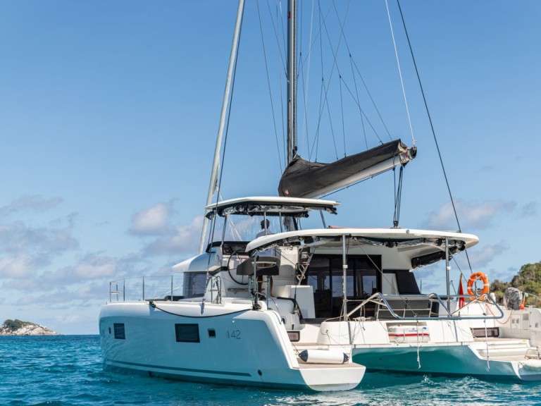 Catamaran rental in Eden Island - Lagoon Lagoon 42