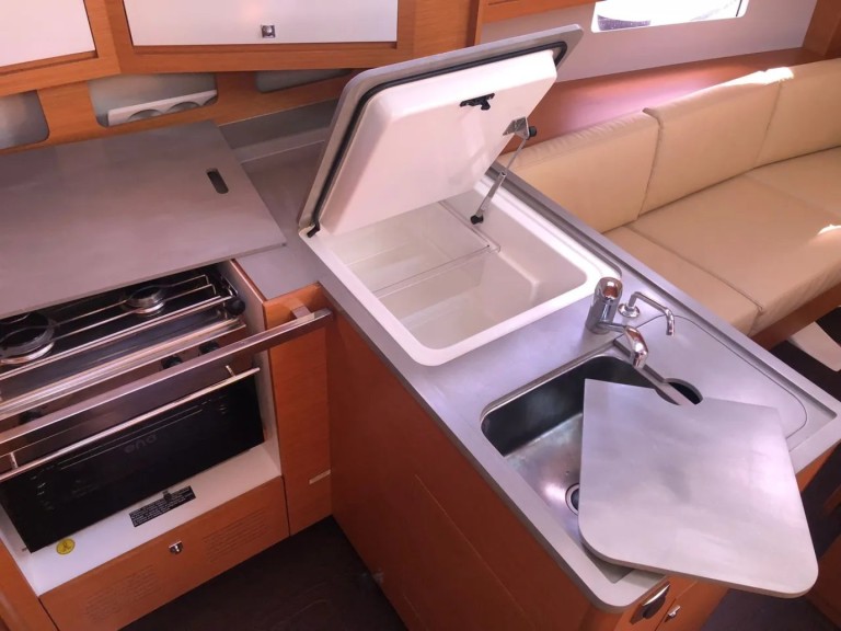 Sailboat for rent Palermo at the best price