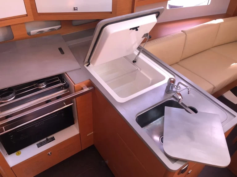 Sailboat for rent Palermo at the best price