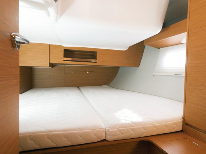 Sailboat for rent Procida at the best price