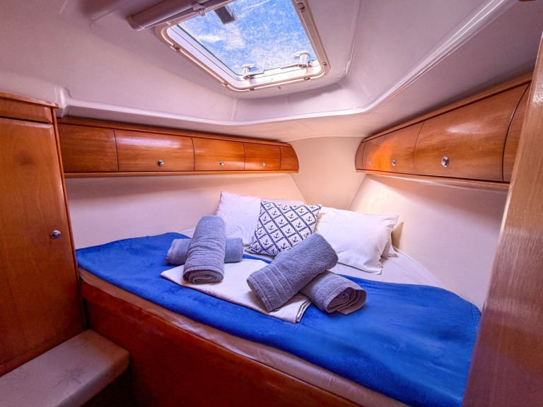 Sailboat rental in Vlycho - Bavaria Cruiser 32