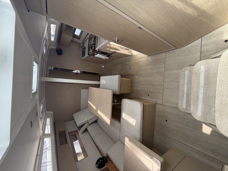 Sailboat rental with or without captain Bénéteau Lygia