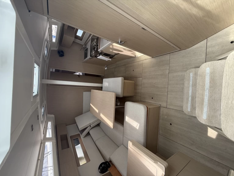 Sailboat rental with or without captain Bénéteau Lygia