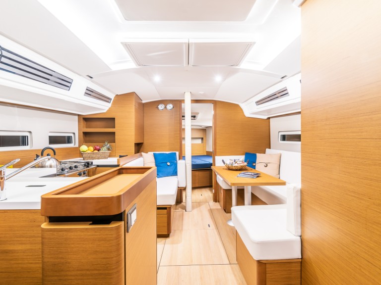 Sailboat rental with or without captain Jeanneau Lávrio