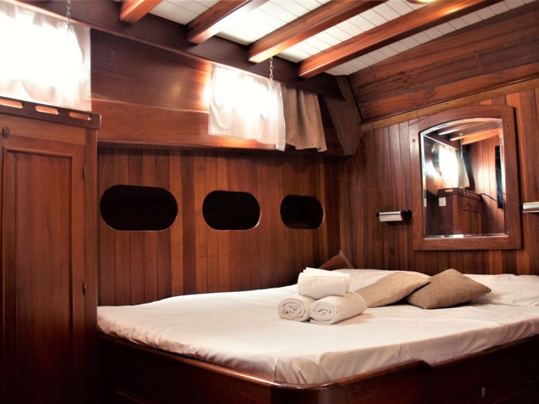 Sailboat for rent Milazzo at the best price