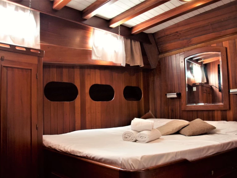 Sailboat for rent Milazzo at the best price