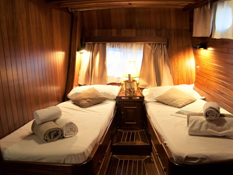  Donna Marisa (ex Lady C) in Milazzo on SamBoat