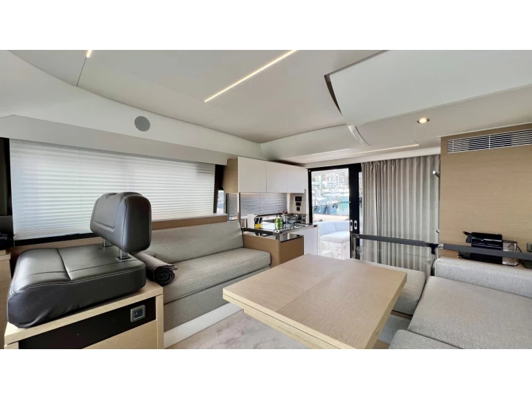 Motorboat rental with or without captain Prestige Palma de Mallorca