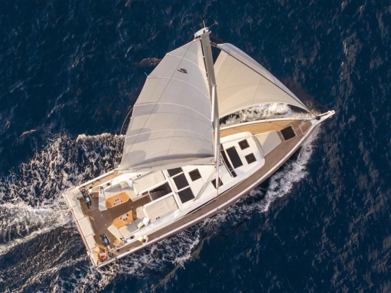 Sailboat for rent Cugnana Verde at the best price