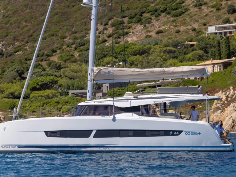 Catamaran rental with or without captain Fountaine Pajot Marina de Portimão