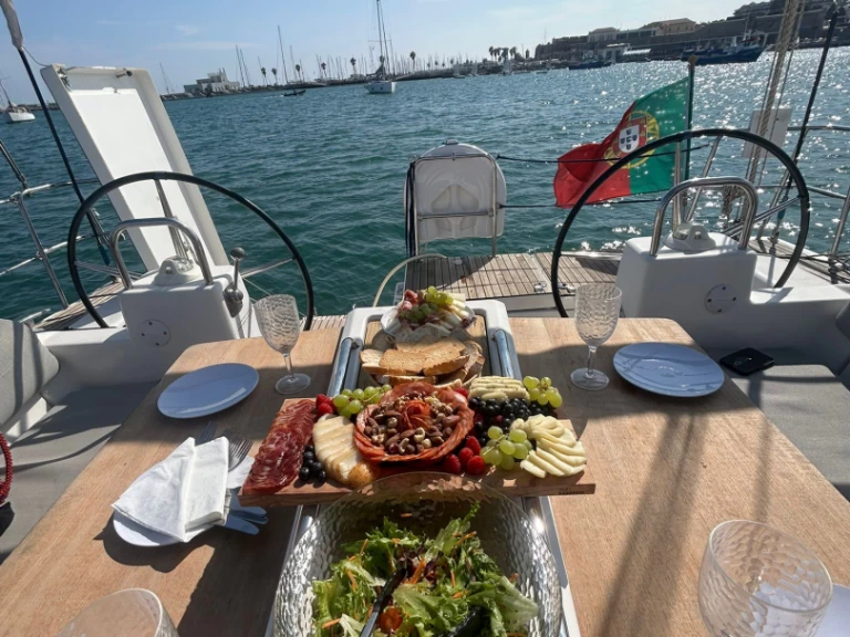 Boat rental Dufour Dufour 460 Grand Large in Cascais on Samboat