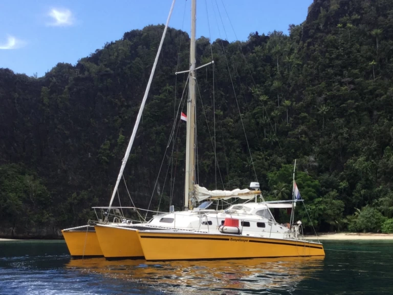 Rent a Telstar 35 El Nido
