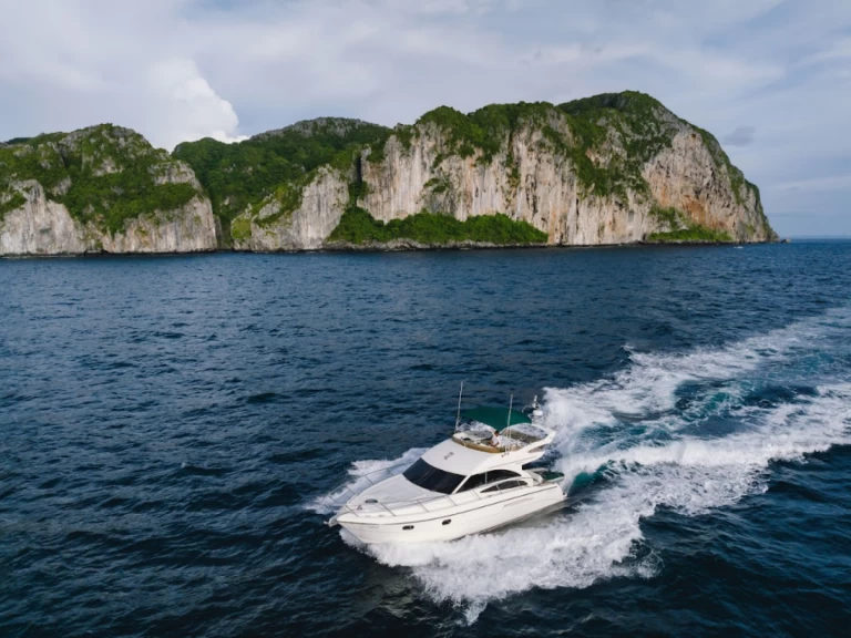 Luxury Yacht for rent Phuket (City) at the best price