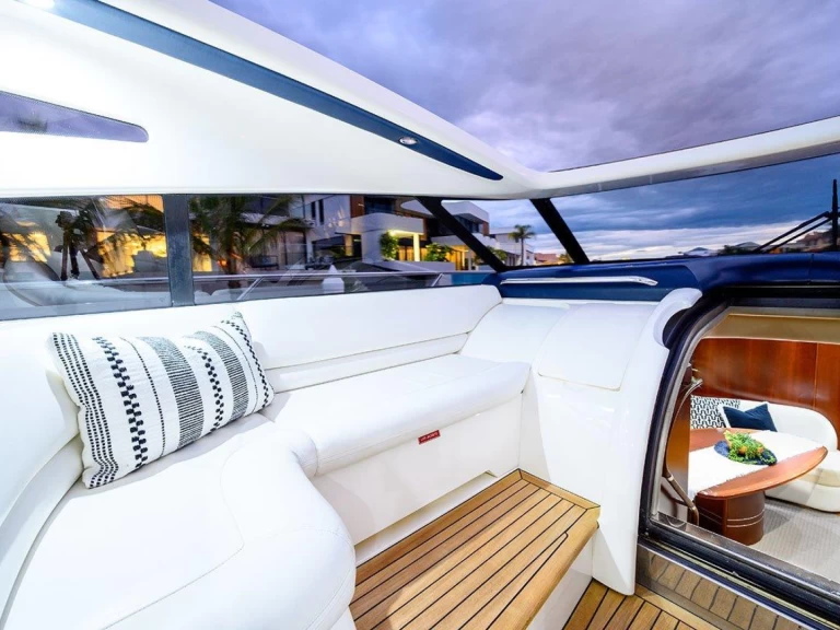 Bareboat Rental Motorboat Princess with a boat licence